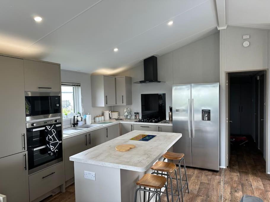 Modern Lodge With Amazing Views New Quay Exterior foto